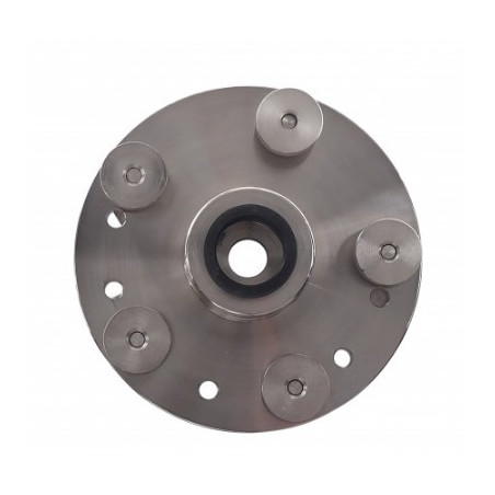 Adaptateur universel pour jantes pleines : centrage ajustable, polyvalent et performant.