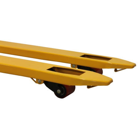 Industrial-grade steel Mammoth pallet truck with 2000kg capacity and polyurethane wheels.