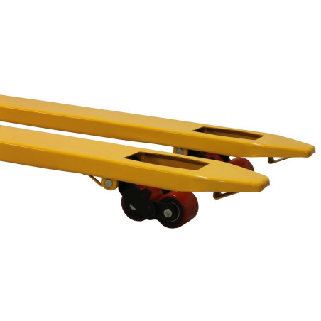 Elevate industrial operations with the durable Mammuth steel pallet truck.