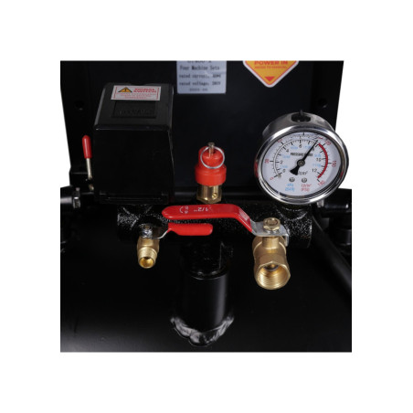 Image : "Compresseur silencieux Airpro 4x2CV, 120L, sans huile, performances optimales.