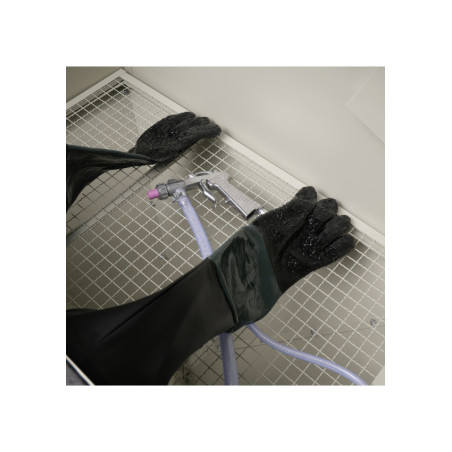 Cabine de sablage haut de gamme pour restauration automobile, efficace et facile à monter.