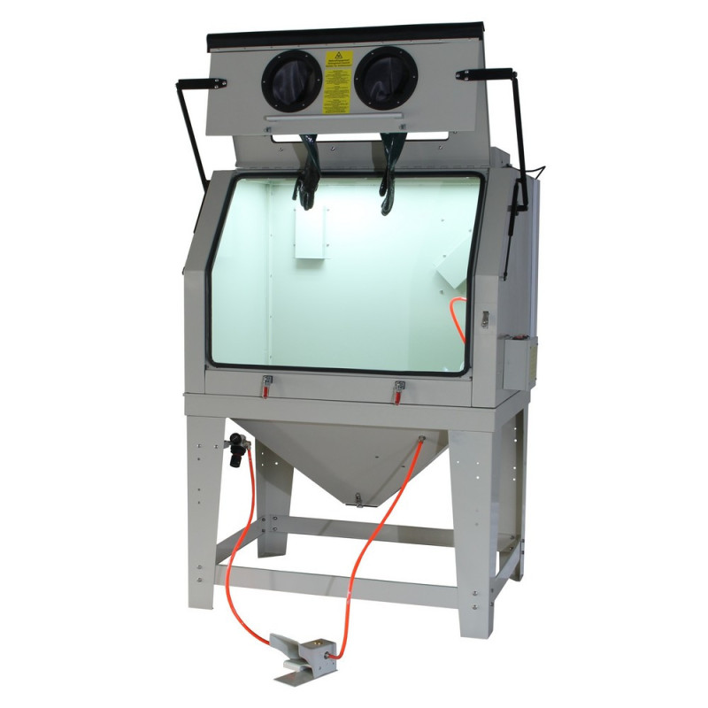 Cabine de sablage professionnelle avec accessoires complets pour travaux de précision.