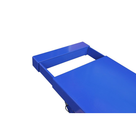 Pont élévateur à ciseaux double, robuste et pratique pour véhicules divers.