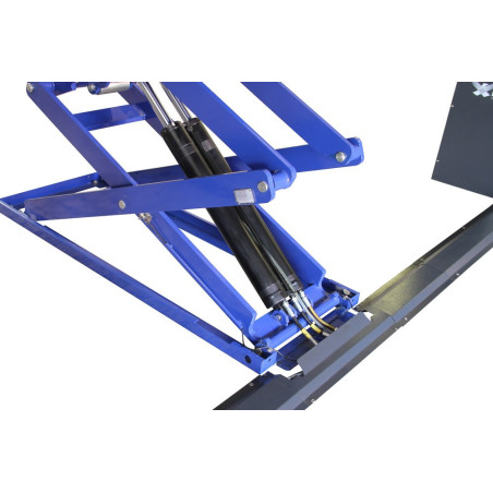 Élévateur à double ciseaux Falco Sollevatori : qualité, sécurité et praticité exceptionnelles.